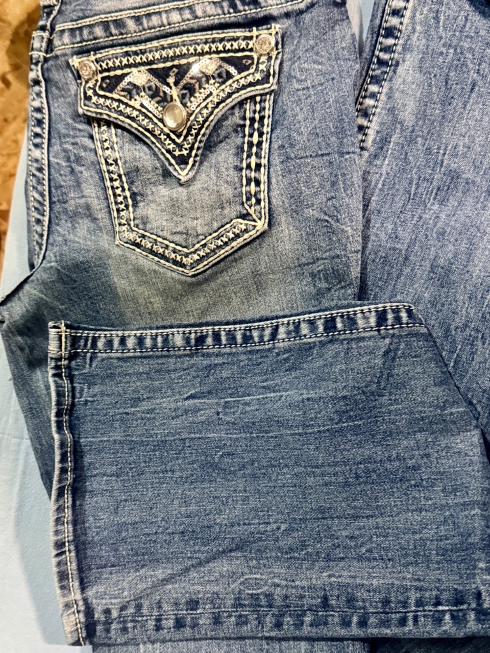 Vigoss Women's Medium Blue Bootcut Jeans with Embroidered Back Pocket - Picture 7 of 7